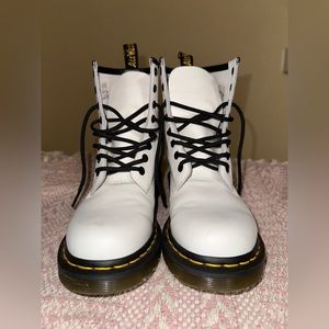 Dr. Martens *authentic*